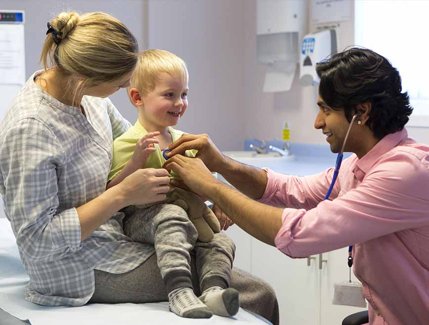 image of young child and mother visiting doctor